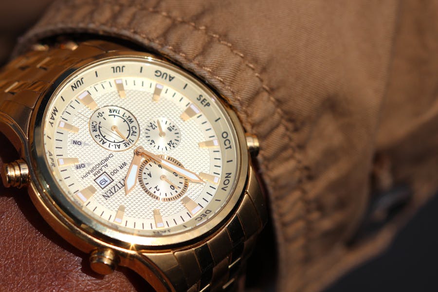Luxury gold wristwatch